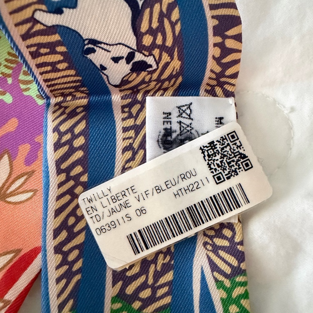 BNWT Hermes “En Liberte” twilly in blue and yellow - Picture 3 of 3